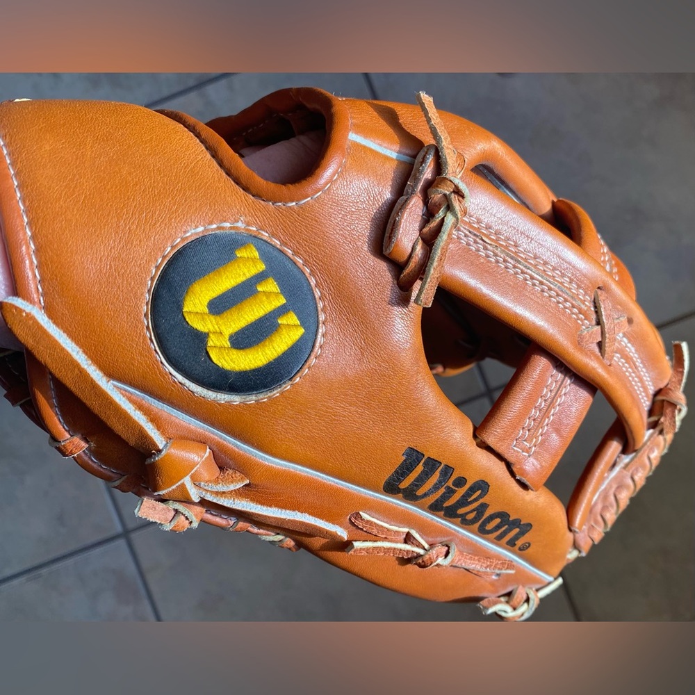 PAIR OF SPALDING-WILSON LEATHER SOFTBALL GLOVES - Picture 12 of 16